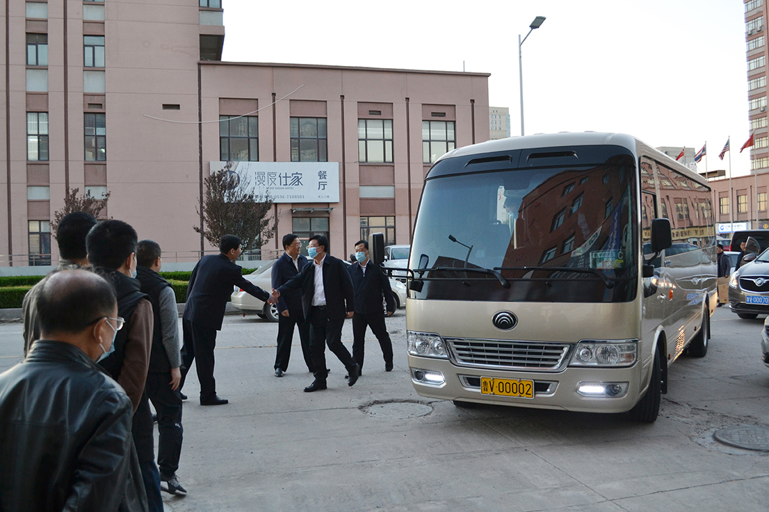 濰坊市委副書(shū)記、市長(zhǎng)劉運(yùn)一行4人蒞臨山東中凱濰坊市進(jìn)口冷鏈集中監(jiān)管專(zhuān)倉(cāng)參觀(guān)督導(dǎo)疫情防控工作